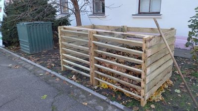Менше спалювати, більше компостувати. У Вознесенську, що на Миколаївщині, встановили 70 компостерів Менше спалювати, більше компостувати. У Вознесенську, що на Миколаївщині, встановили 70 компостерів