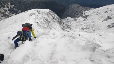 Сніг та мінусова температура - у Карпатах зима Сніг та мінусова температура - у Карпатах зима