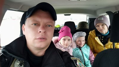Поліцейські громади з Дніпропетровщини евакуювали з Краматорська понад сто людей