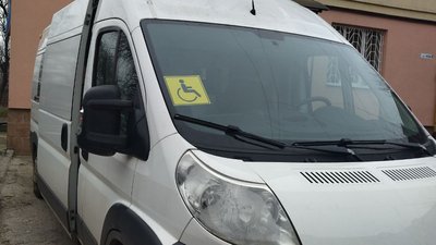 В місті на Волині запрацювало соціальне таксі. Як скористатися послугами В місті на Волині запрацювало соціальне таксі. Як скористатися послугами