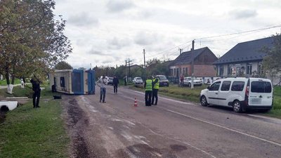 На Рівненщині перекинувся автобус. Є травмовані — поліція На Рівненщині перекинувся автобус. Є травмовані — поліція
