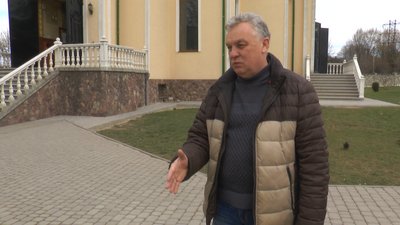 В Івано-Франківську священнослужителі Православної церкви України відправили першу службу в церкві Різдва Христового