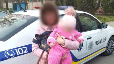 Херсонські поліцейські врятували мати з дитиною від домашнього насильства