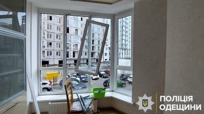 Вибиті вікна та уламки на подвір'ї: наслідки нічної атаки по Одещині Вибиті вікна та уламки на подвір'ї: наслідки нічної атаки по Одещині