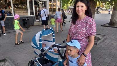 У Луцьку восьмирічний школяр грає з перехожими у шахи: гроші передає на потреби ЗСУ У Луцьку восьмирічний школяр грає з перехожими у шахи: гроші передає на потреби ЗСУ