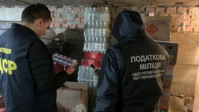 На Волині викрили підпільний склад, де виготовляли "сурогат" на понад мільйон гривень На Волині викрили підпільний склад, де виготовляли "сурогат" на понад мільйон гривень