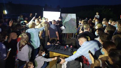 "Дамо 480 мільйонів". Зеленський приїхав на Прикарпаття "Дамо 480 мільйонів". Зеленський приїхав на Прикарпаття