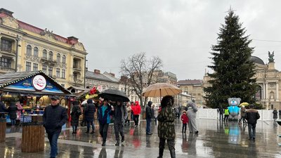 Глінтвейн, вулична їжа та сувеніри. Як працює Різдвяний ярмарок у Львові Глінтвейн, вулична їжа та сувеніри. Як працює Різдвяний ярмарок у Львові