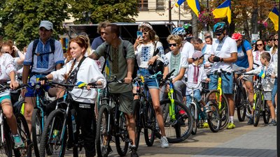 Вулицями Хмельницького проїхали велосипедисти у вишиванках