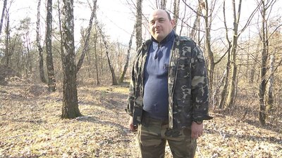 "Глибина дуже велика": що кажуть жителі про провалля у лісі на Тернопільщині "Глибина дуже велика": що кажуть жителі про провалля у лісі на Тернопільщині