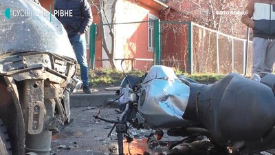 У Рівному поблизу "Текстильника" зіткнулись легковик та мотоцикл У Рівному поблизу "Текстильника" зіткнулись легковик та мотоцикл