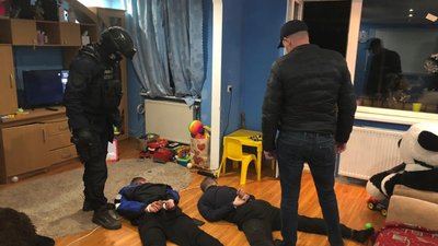 На Закарпатті подружжя організувало в себе вдома наркопритон На Закарпатті подружжя організувало в себе вдома наркопритон