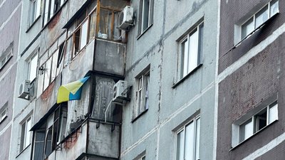 У Запоріжжі армія РФ нанесла ракетний удар по житловому кварталу. Є постраждалі та загиблі У Запоріжжі армія РФ нанесла ракетний удар по житловому кварталу. Є постраждалі та загиблі