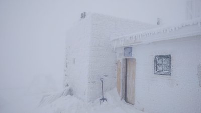 На горі Піп Іван у Карпатах — хуртовина, температура повітря опустилася до -12°C