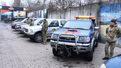 Із Черкащини передали чотири пікапи для прикордонників
