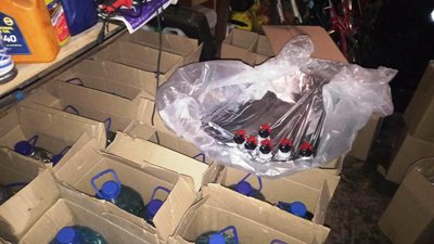 "Продавав постійним клієнтам": на Вінниччині чоловік торгував фальсифікованим алкоголем "Продавав постійним клієнтам": на Вінниччині чоловік торгував фальсифікованим алкоголем