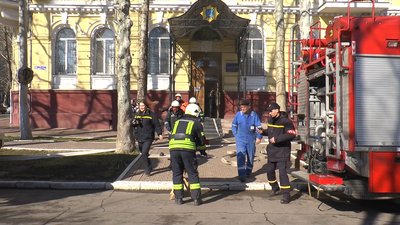 У Миколаєві рятувальники гасили умовну пожежу в архіві управління поліції