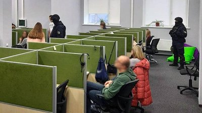 У Чернігові викрили колекторську фірму, що шантажувала боржників підробленою порнографією