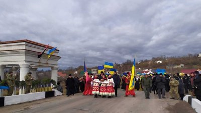 День Соборності на Хмельниччині: "Ланцюг єдності" та міжобласні урочистості
