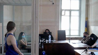 Суд взяв під арешт вінничанку, яка розпилила в обличчя патрульним сльозогінний газ