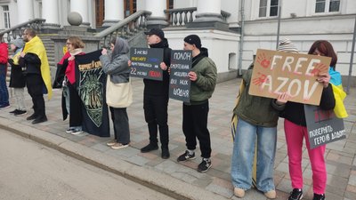 На Полтавщині у двох містах влаштували акцію "Не мовчи! Полон вбиває!"