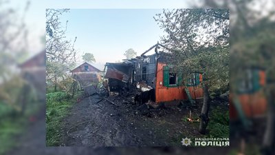 Будинок у Ніжині на Чернігівщині після пожежі 1 травня 2024 року, де загинула жінка, її 5-річний син у лікарні Будинок у Ніжині на Чернігівщині після пожежі 1 травня 2024 року, де загинула жінка, її 5-річний син у лікарні