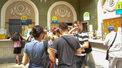 В Одесі люди вишикувалися у черги за новою маркою Укрпошти "Мрія". ФОТО. ВІДЕО В Одесі люди вишикувалися у черги за новою маркою Укрпошти "Мрія". ФОТО. ВІДЕО