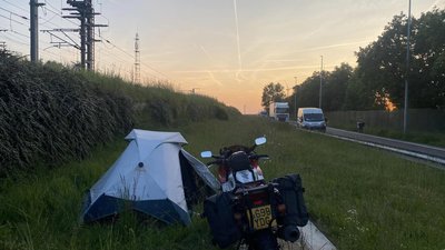 Британець за 5 днів перетнув Європу на мотоциклі, аби потрапити в Україну з Великої Британії Британець за 5 днів перетнув Європу на мотоциклі, аби потрапити в Україну з Великої Британії