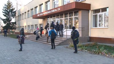 До кінця робочого тижня всі школи Черкас повернуться до очної форми навчання