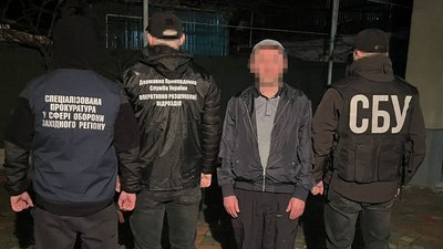 6500 доларів США з людини: на Закарпатті затримали підозрюваного у переправленні чоловіків через кордон 6500 доларів США з людини: на Закарпатті затримали підозрюваного у переправленні чоловіків через кордон