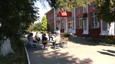 Уроки на вулиці: як це проходить в одній з рівненських шкіл. РЕПОРТАЖ