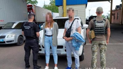 Одеситка перевозила чоловіків за кордон, оформлюючи їм опіку над своїм прийомним сином