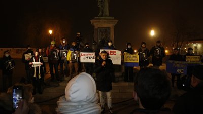 "Це репресії". В Одесі люди вийшли на акцію підтримки Стерненка "Це репресії". В Одесі люди вийшли на акцію підтримки Стерненка