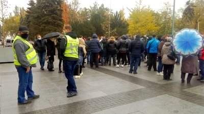 У Миколаєві представники малого бізнесу зібралися на акцію протесту проти карантину "вихідного дня" У Миколаєві представники малого бізнесу зібралися на акцію протесту проти карантину "вихідного дня"
