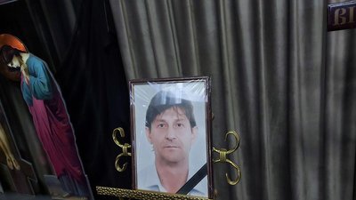 У Хмельницькому попрощалися з Сергієм Рижуком, який загинув внаслідок російського обстрілу, 10 січня 2023. Фото: Суспільне Хмельницький У Хмельницькому попрощалися з Сергієм Рижуком, який загинув внаслідок російського обстрілу, 10 січня 2023. Фото: Суспільне Хмельницький