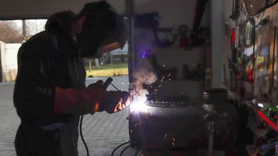 14-річний прикарпатець Артур Поліщук змайстрував буржуйку для бійців на Бахмут 14-річний прикарпатець Артур Поліщук змайстрував буржуйку для бійців на Бахмут