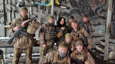 Дмитро з побратимами