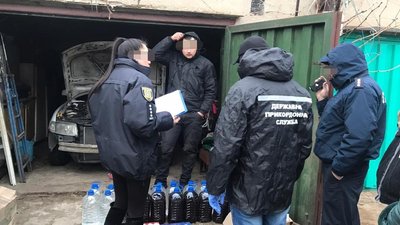 На Одещині викрили склади з контрабадними цигарками та алкоголем