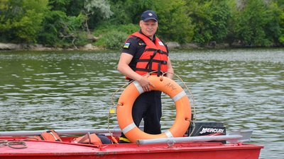 У Миколаєві рятувальники організували навчання на воді У Миколаєві рятувальники організували навчання на воді