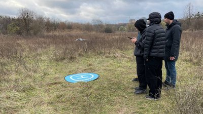 На Полтавщині дітей навчали керувати БпЛА На Полтавщині дітей навчали керувати БпЛА