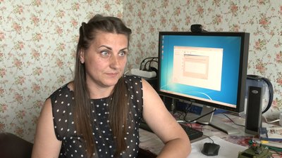 Лучани подарували комп'ютер вчительці з Сєвєродонецька, яка продовжує працювати онлайн Лучани подарували комп'ютер вчительці з Сєвєродонецька, яка продовжує працювати онлайн
