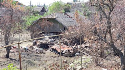 "Оселі вціліли, а меблі та речі треба викинути. Це купа будівельного сміття". Як живуть херсонці після підтоплення "Оселі вціліли, а меблі та речі треба викинути. Це купа будівельного сміття". Як живуть херсонці після підтоплення