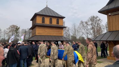 На Львівщині попрощалися з воїном Олегом Цимбалою, який загинув у боях за Бучу На Львівщині попрощалися з воїном Олегом Цимбалою, який загинув у боях за Бучу