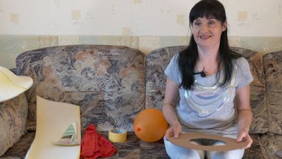 Надихнув онук: черкащанка створює святкове вбрання для дітей