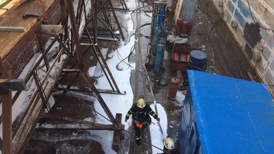 На Миколаївському суднобудівному заводі загорівся корабель