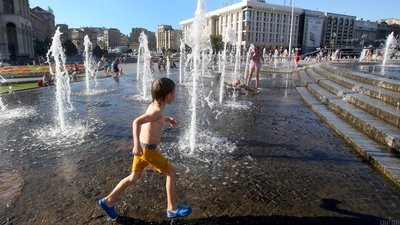 Перегрів та порушення водно-сольового балансу: як спека впливає на самопочуття людини Перегрів та порушення водно-сольового балансу: як спека впливає на самопочуття людини