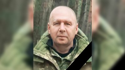 На Чернігівщині в останню путь провели п'ятьох військових ЗСУ, що полягли в боях На Чернігівщині в останню путь провели п'ятьох військових ЗСУ, що полягли в боях
