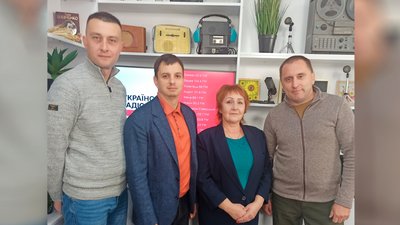 Учасники передачі "Праймвечір. Акценти" на Українському радіо "Чернігівська хвиля"
