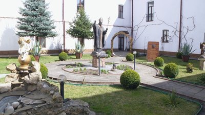 Допомога і прихисток у санктуарії. Як приймають переселенців у католицькому храмі на Хмельниччині