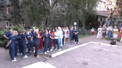 У Запоріжжі з'ясовували, чи виплачується заробітна платня медикам